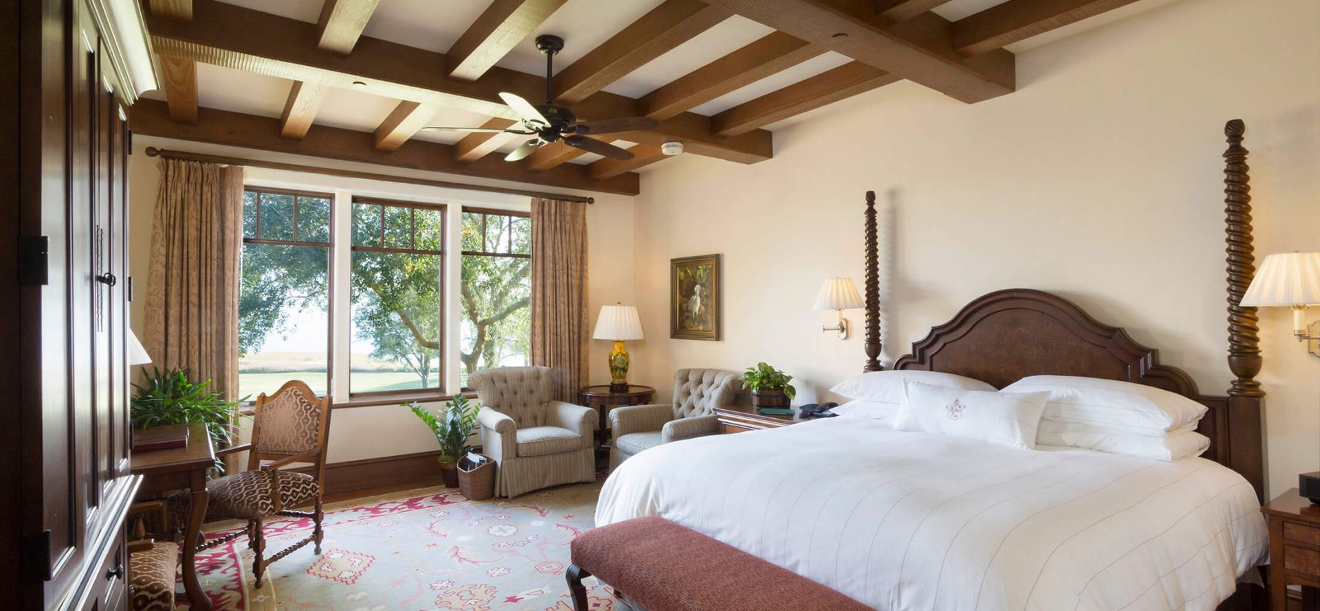 bedroom with king bed and sitting area