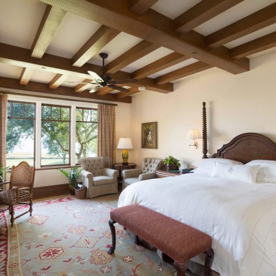 bedroom with king bed and sitting area