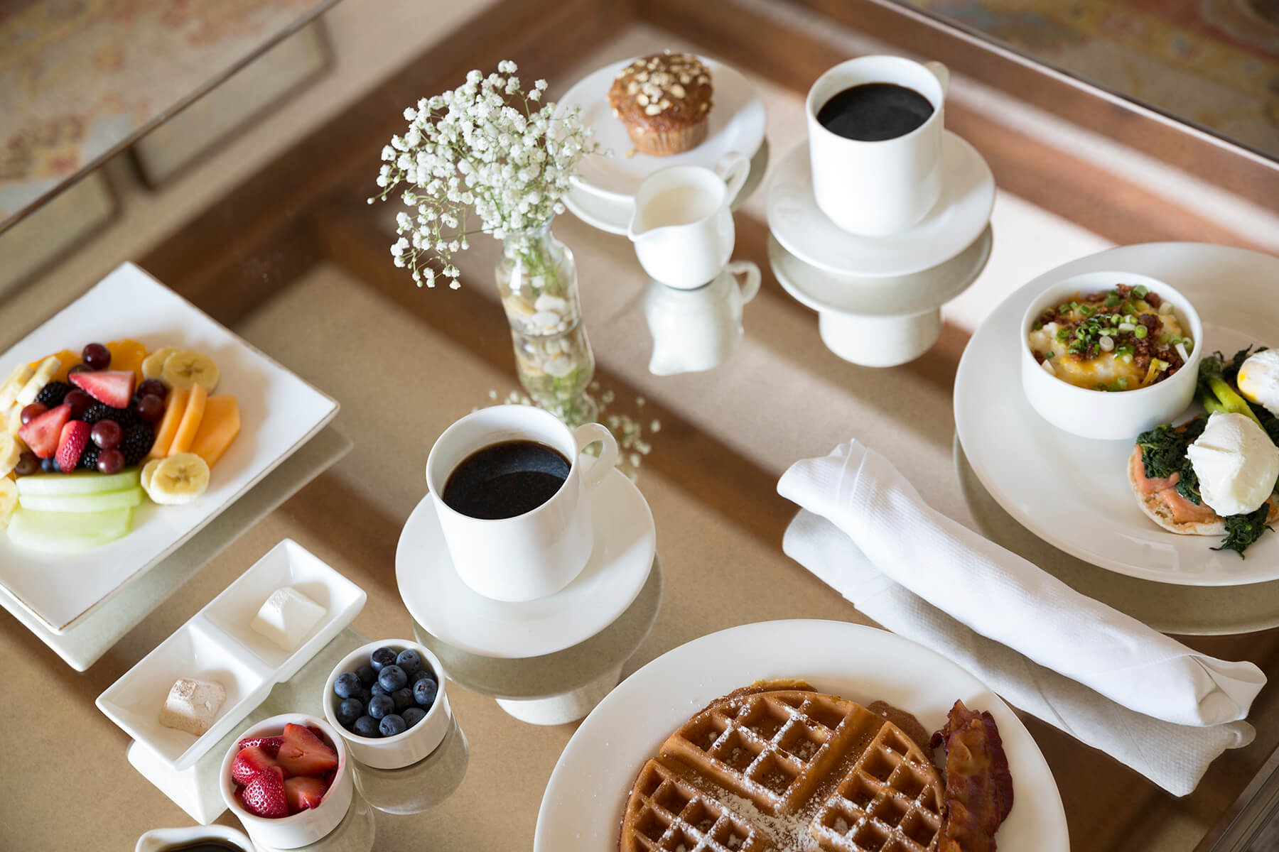 breakfast tablescape
