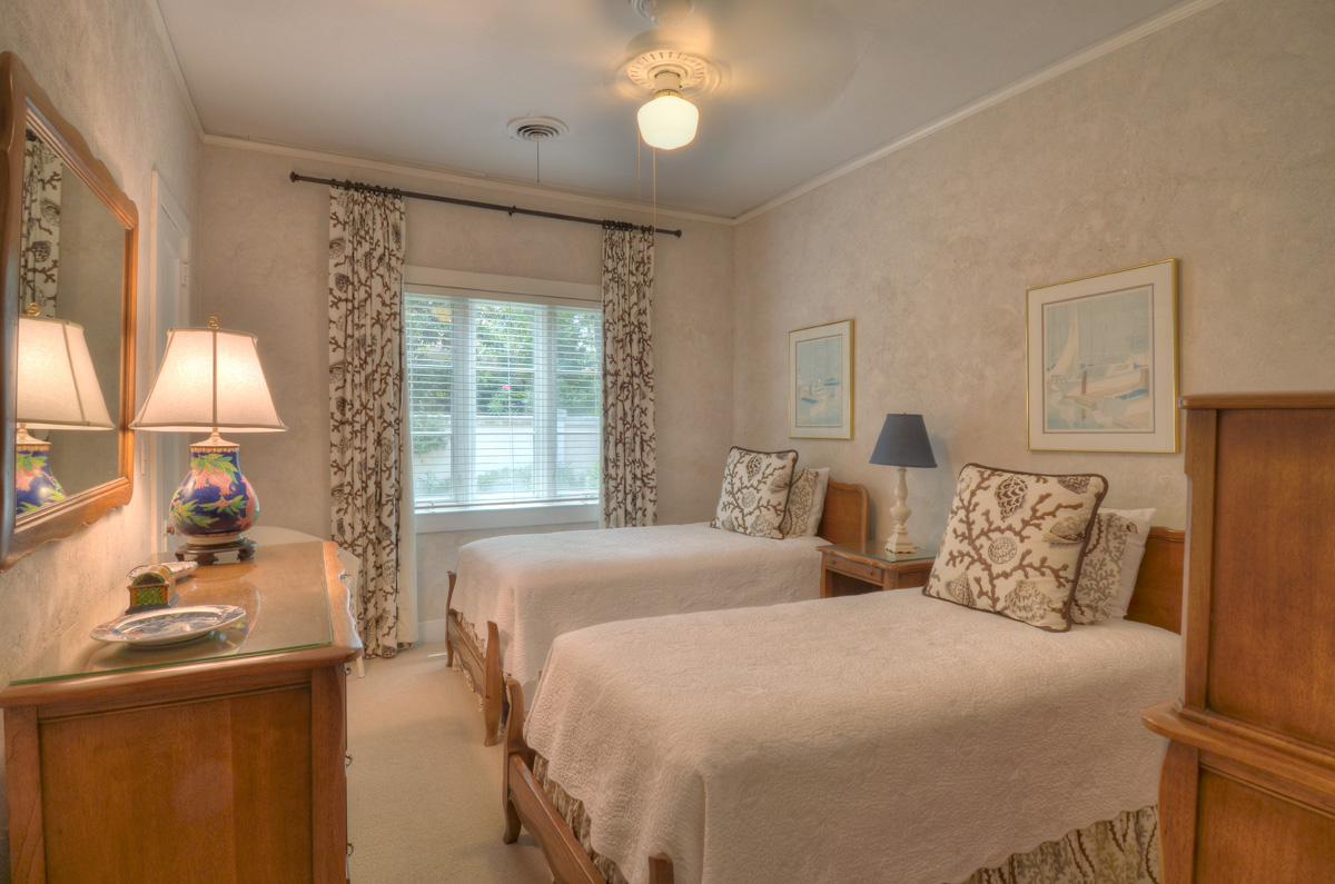 cottage 42 bedroom with two beds