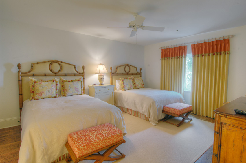 Bedroom with yellow and pink undertones