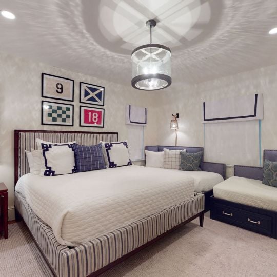 bedroom with king bed and two single daybeds