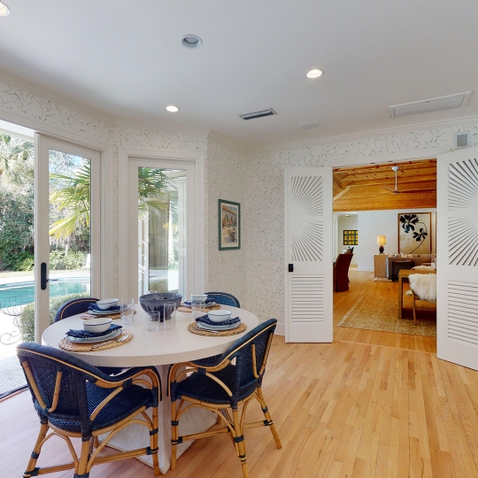 cottage 373 breakfast table