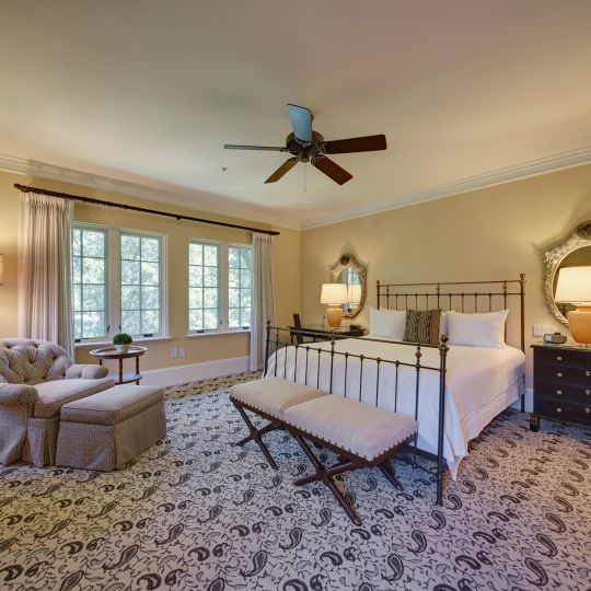 Queen bed with sitting area