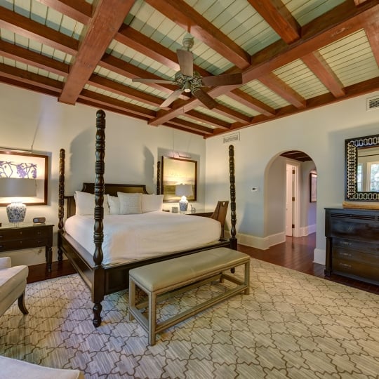 Bedroom with king bed with sitting area