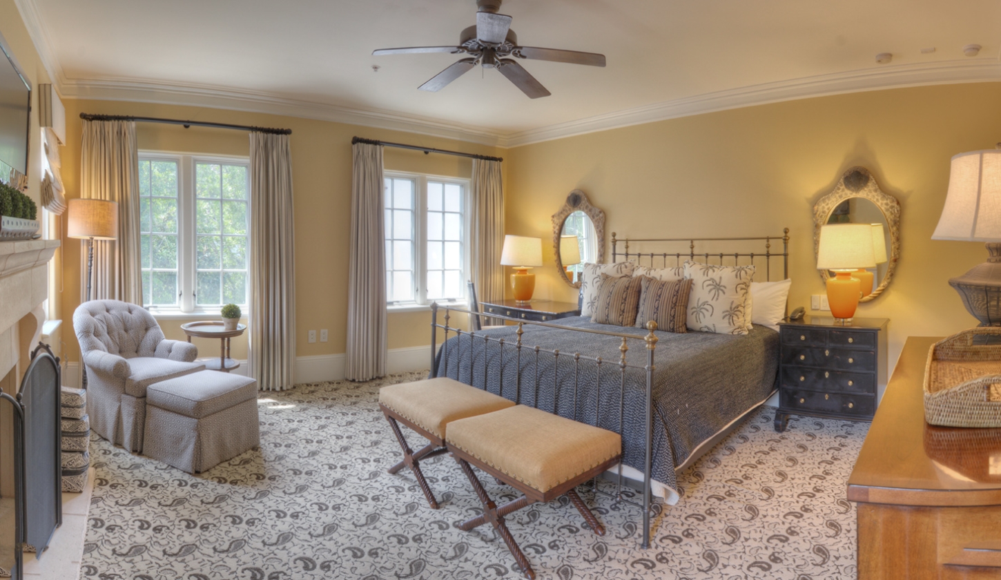 Bedroom with queen bed