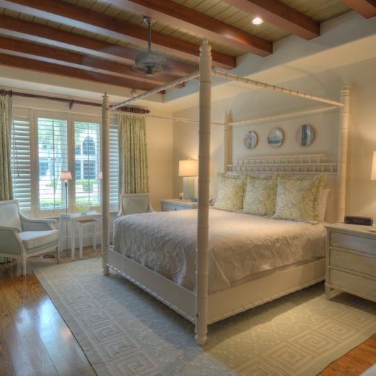 bedroom with sitting area