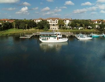 Pre-Dinner Cocktail Cruise on the Sea Island Explorer