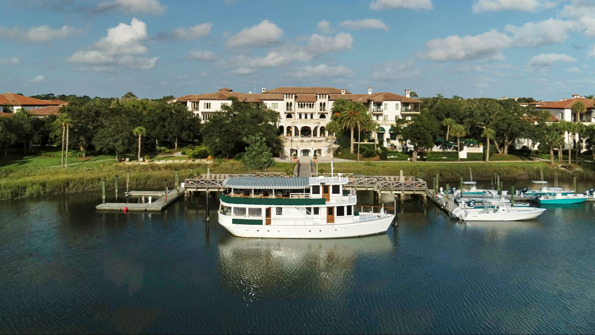 Pre-Dinner Cocktail Cruise on the Sea Island Explorer