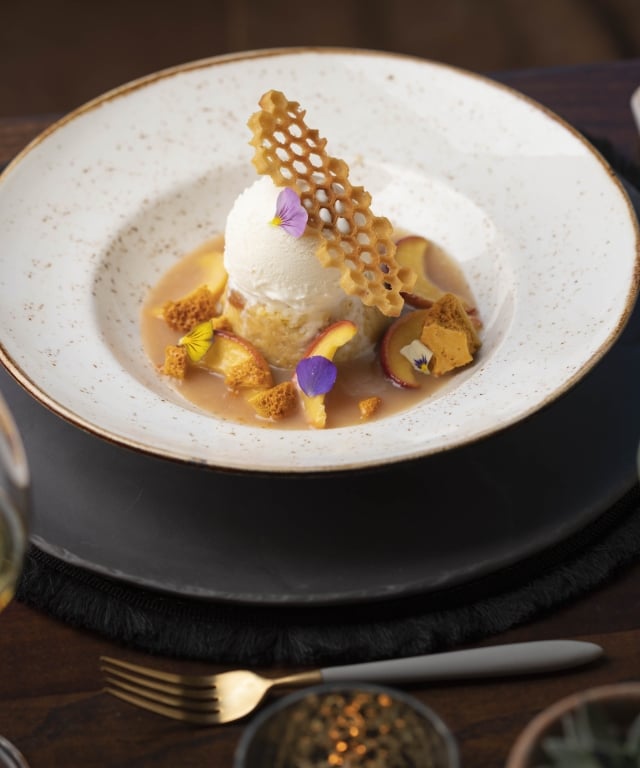 Lodge Oak Room Ice Cream Dessert