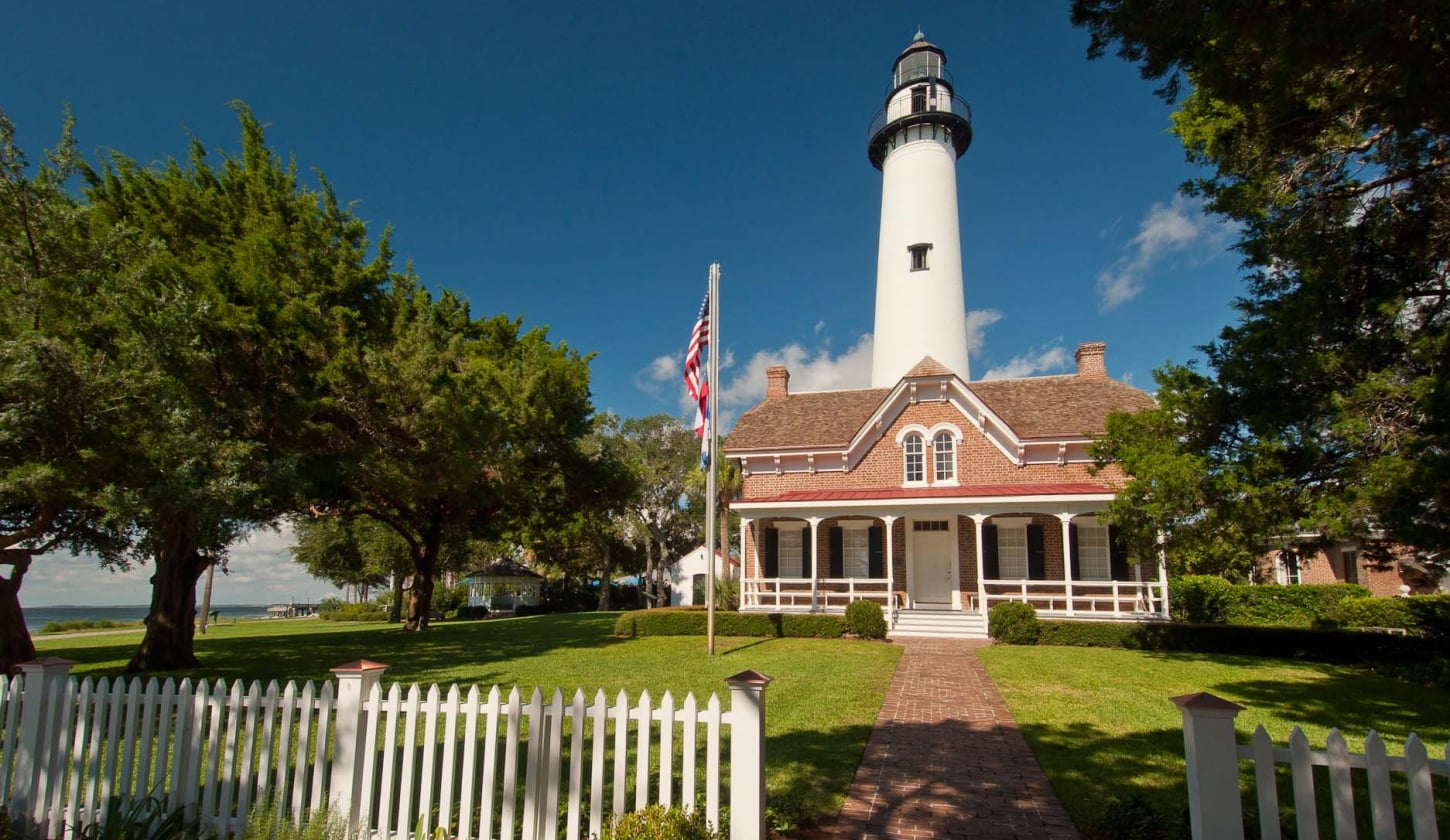 Keeper's Dwelling and St. Simons Lighthouse