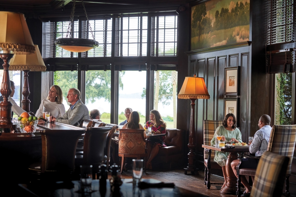 Members and guests enjoying dinner at Oak Room