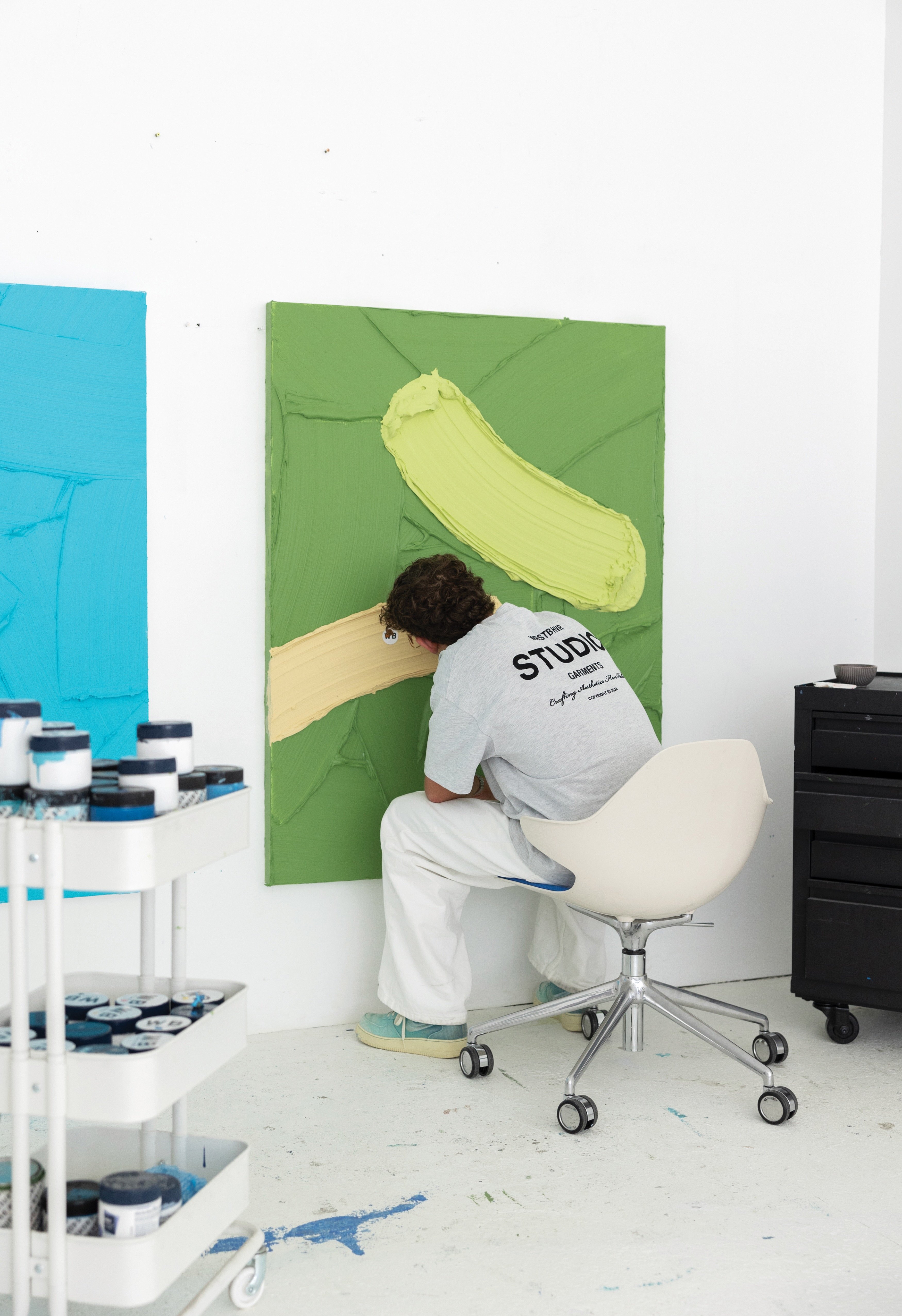 Werner Bronkhorst working on a painting