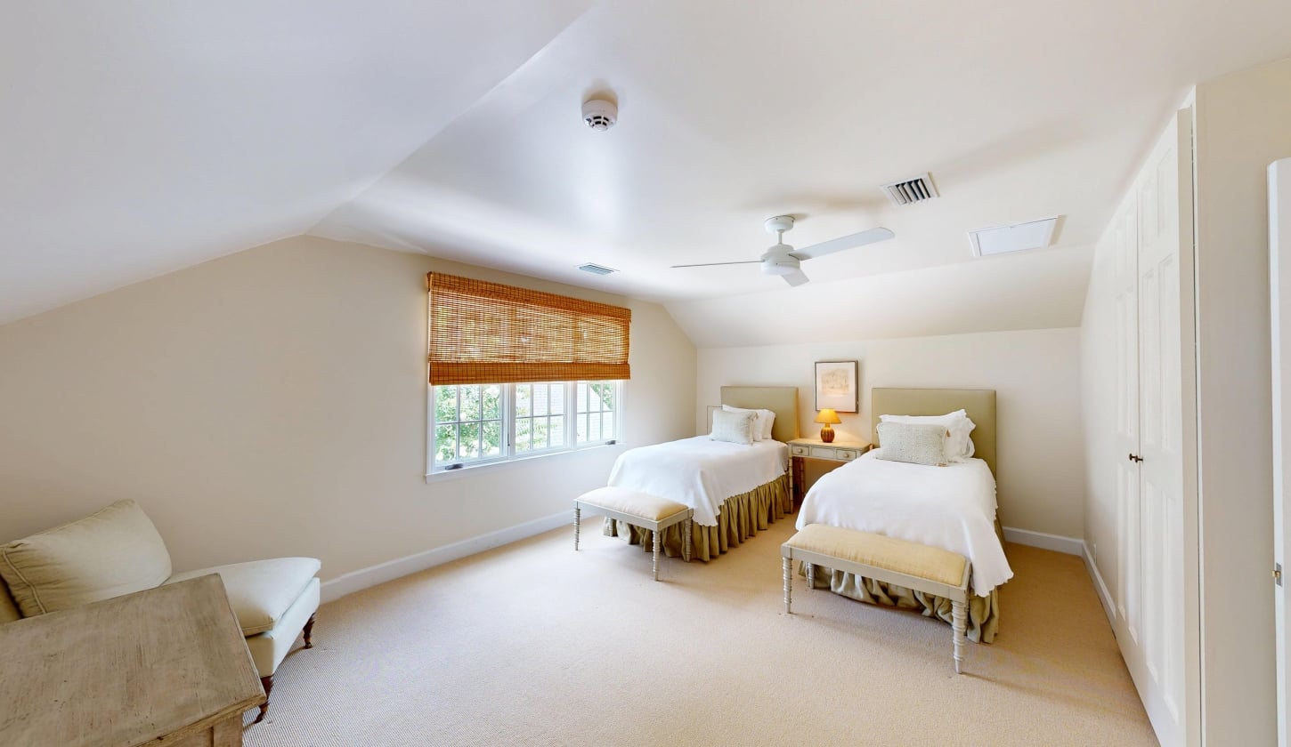 Two twin beds in a spacious and bright room